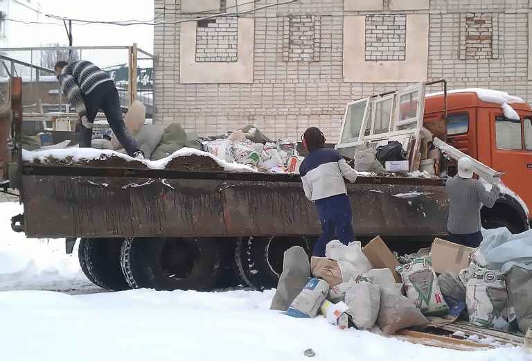Вывоз мусора с грузчиками из Белгородская область в стары